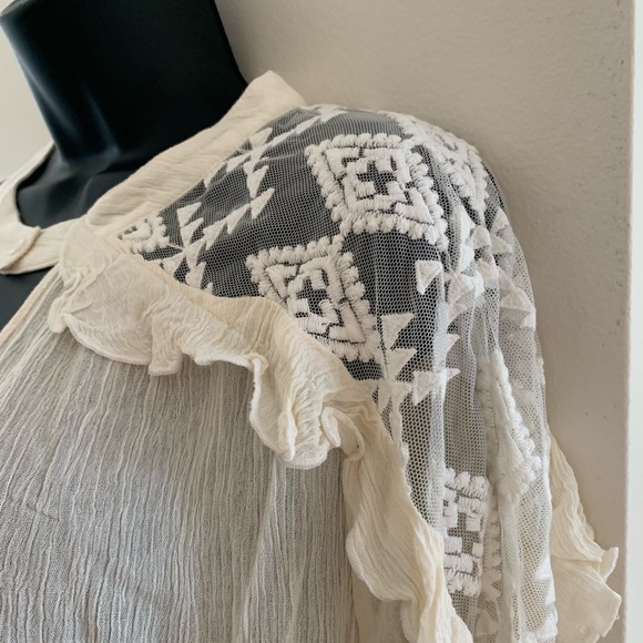 lace accent blouse - Picture 6 of 9